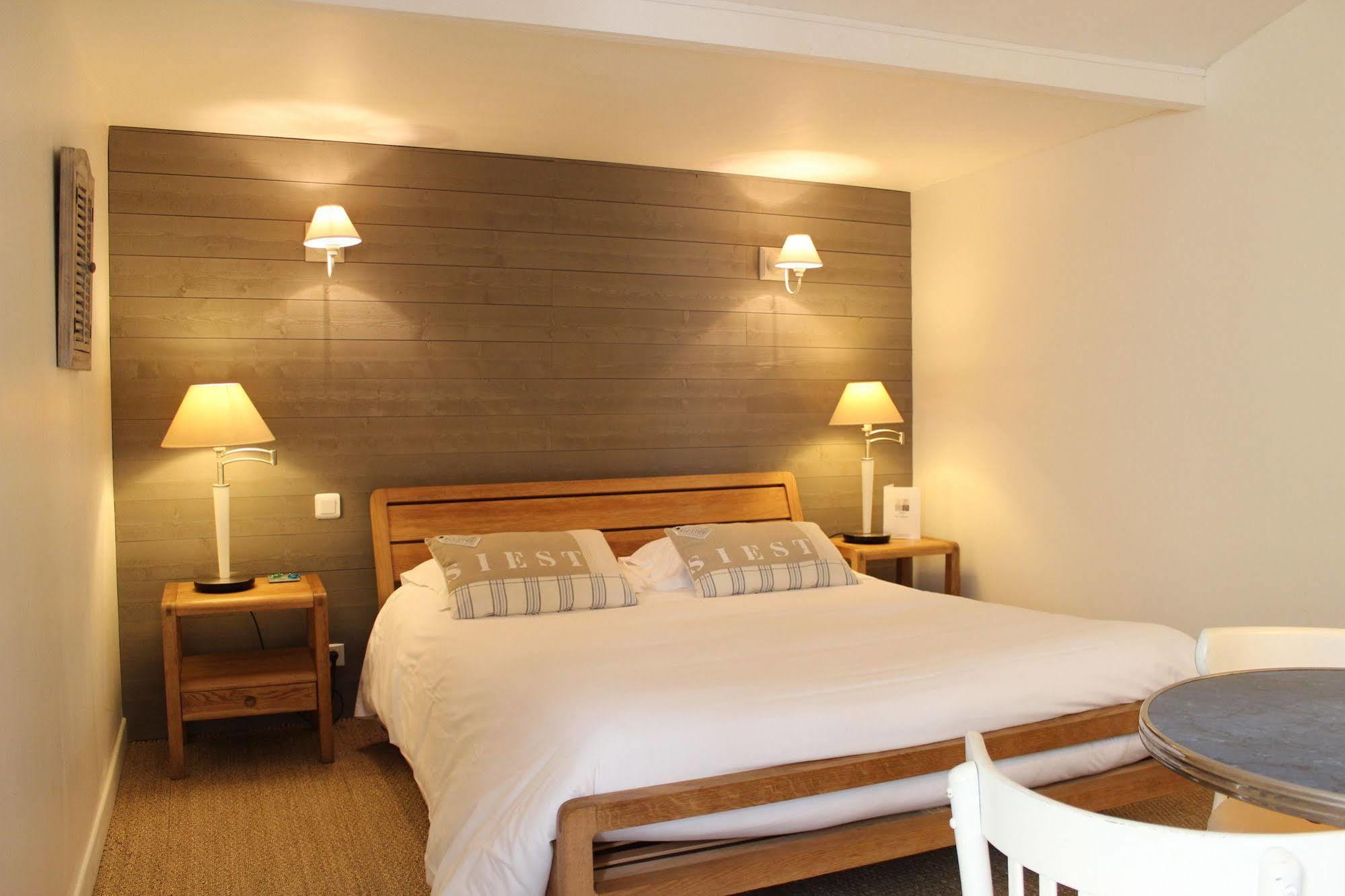 Des Falaises Hotel