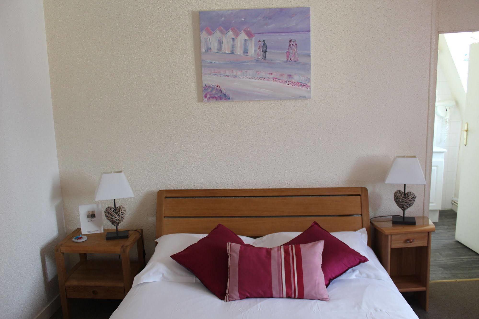 Des Falaises Hotel 2*